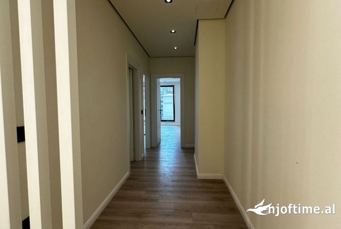 Ambient biznesi me qera 3+1 ne Tirane - 1,500 Euro