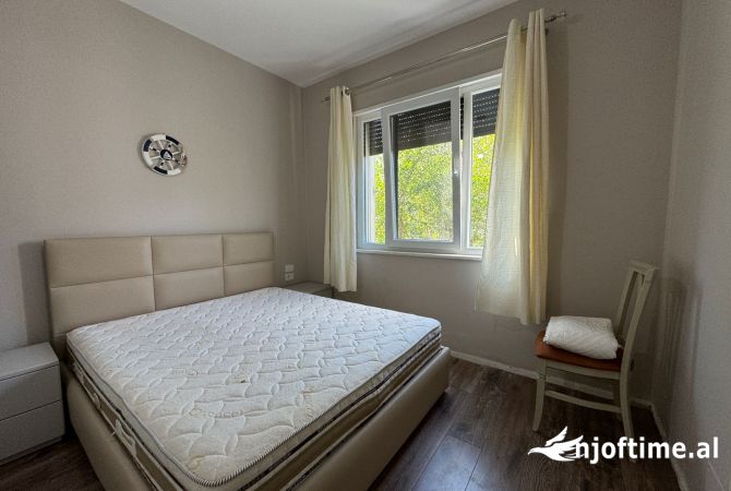 Shtepi ne shitje Apartament ne Durres, 2+1, Mobilimi E mobiluar, Pagesa 270,000  Euro.