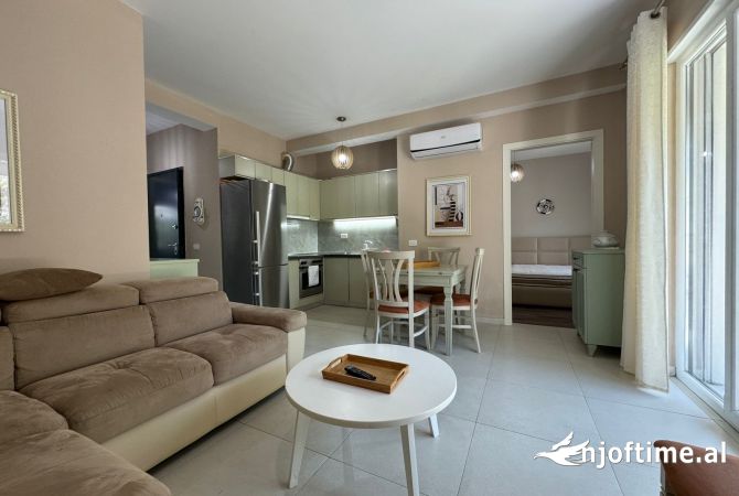 Shtepi ne shitje Apartament ne Durres, 2+1, Mobilimi E mobiluar, Pagesa 270,000  Euro.