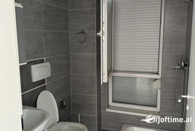 Shtepi ne shitje Apartament ne Tirane, 2+1, Mobilimi E mobiluar, Pagesa 217,000  Euro.