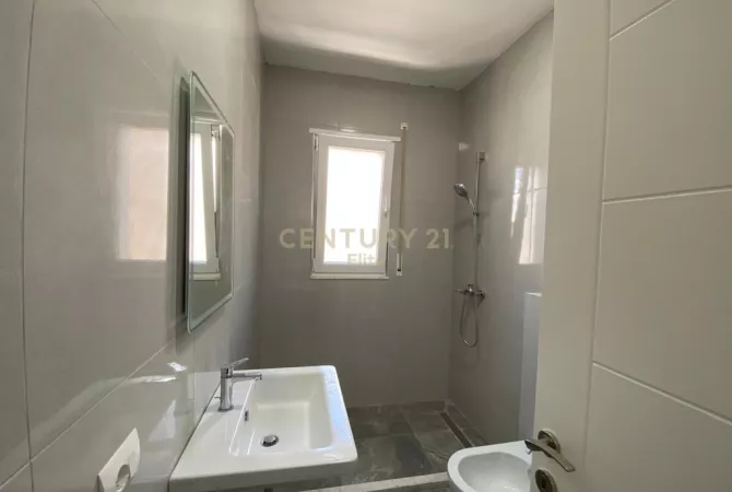 Shtepi me qera Apartament ne Tirane, 2+1, Mobilimi E mobiluar, Pagesa 700  Euro.