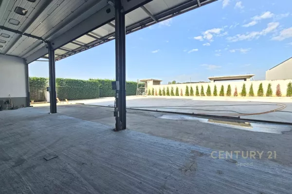 Business Property for Rent 4+1 in Tirana - 3,500 Euro