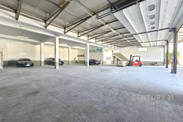 Business Property for Rent 4+1 in Tirana - 3,500 Euro