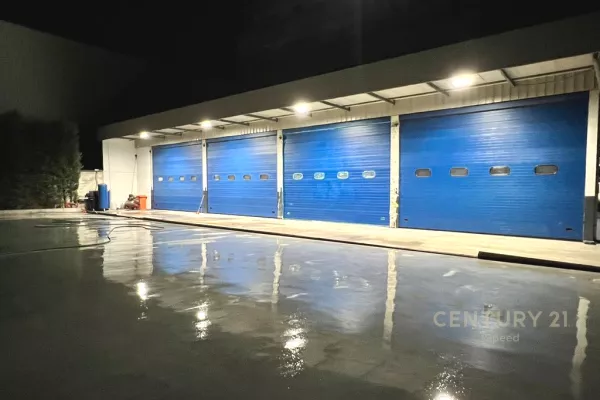 Japim me qira Magazine prane Doganes se Tiranes, Vore