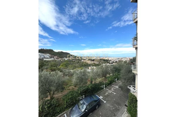 Shtepi me qera Duplex(shtepi me 2 kate) ne Tirane, 2+1, Mobilimi E mobiluar, Pagesa 850  Euro.