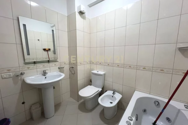 Shtepi me qera Apartament ne Tirane, 2+1, Mobilimi E mobiluar, Pagesa 700  Euro.