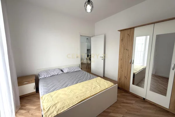 Shtepi me qera Apartament ne Tirane, 3+1, Mobilimi E mobiluar, Pagesa 600  Euro.