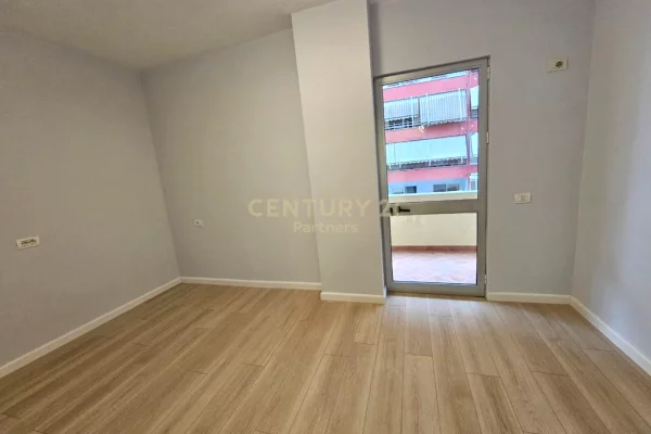 Shtepi ne shitje Apartament ne Tirane, 2+1, Mobilimi Bosh, pa mobiluar, Pagesa 135,000  Euro.