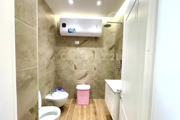 Shtepi me qera Apartament ne Tirane, 2+1, Mobilimi E mobiluar, Pagesa 800  Euro.