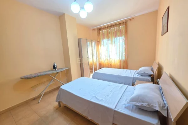 Shtepi me qera Apartament ne Tirane, 2+1, Mobilimi E mobiluar, Pagesa 850  Euro.