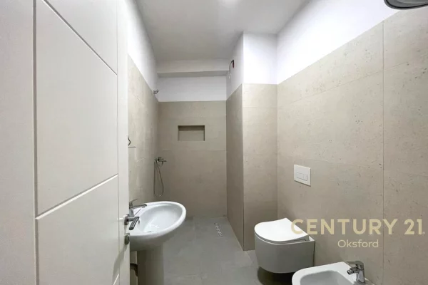 Shtepi ne shitje Apartament ne Tirane, 2+1, Mobilimi Bosh, pa mobiluar, Pagesa 149,000  Euro.