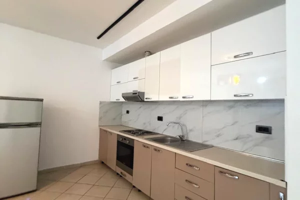 Shtepi ne shitje Apartament ne Tirane, 1+1, Mobilimi E mobiluar, Pagesa 72,000  Euro.