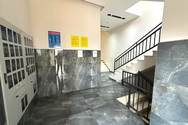 Shtepi ne shitje Apartament ne Tirane, 2+1, Mobilimi Bosh, pa mobiluar, Pagesa 190,000  Euro.