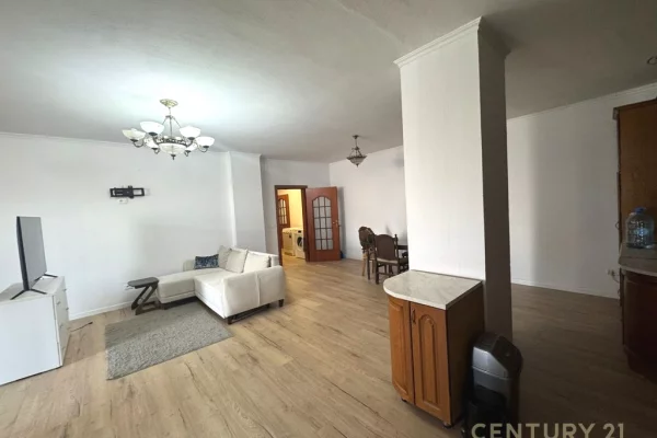 Shtepi ne shitje Apartament ne Tirane, 3+1, Mobilimi E mobiluar, Pagesa 285,000  Euro.