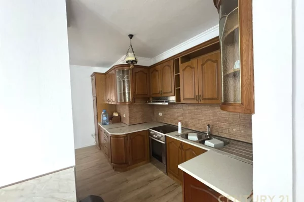 Shtepi ne shitje Apartament ne Tirane, 3+1, Mobilimi E mobiluar, Pagesa 285,000  Euro.