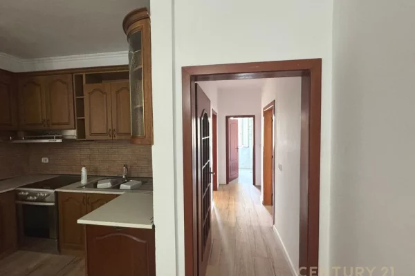 Shtepi ne shitje Apartament ne Tirane, 3+1, Mobilimi E mobiluar, Pagesa 285,000  Euro.