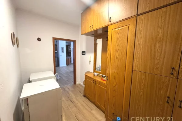 Shtepi ne shitje Apartament ne Tirane, 3+1, Mobilimi E mobiluar, Pagesa 285,000  Euro.