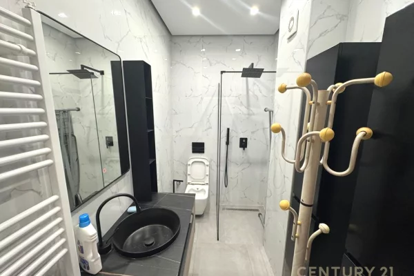 Shtepi ne shitje Apartament ne Tirane, 3+1, Mobilimi E mobiluar, Pagesa 285,000  Euro.