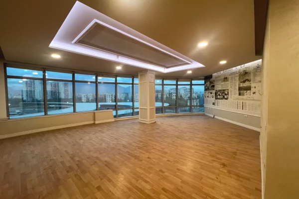 Ambient biznesi me qera 3+1 ne Tirane - 3,000 Euro