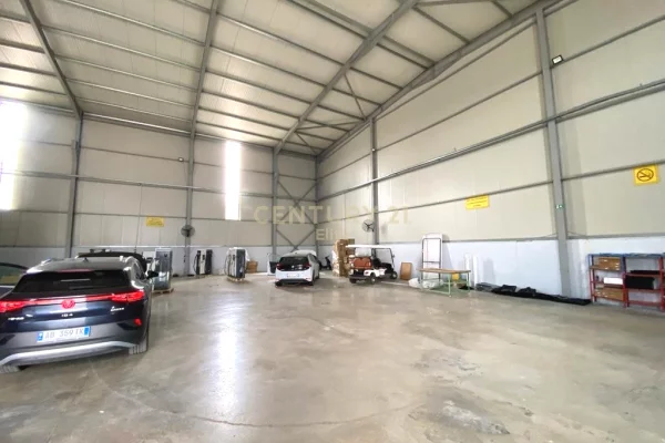 Ambient biznesi me qera 4+1 ne Tirane - 3,000 Euro