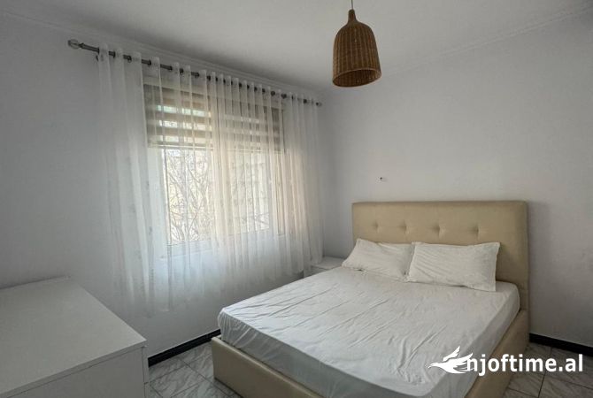 Shtepi me qera 1+1 ne Tirane - 450,000 Leke