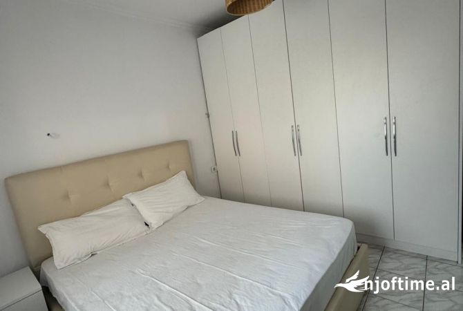 Shtepi me qera 1+1 ne Tirane - 450,000 Leke