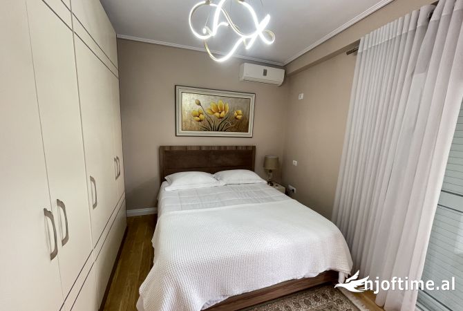 Shtepi me qera Apartament ne Tirane, 2+1, Mobilimi E mobiluar, Pagesa 1,300  Euro.