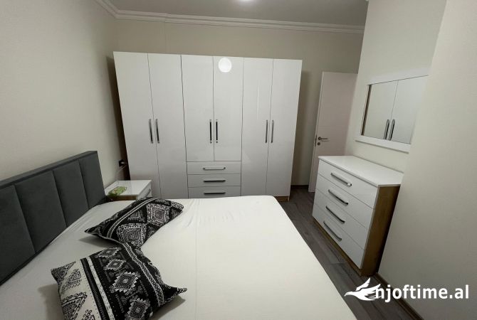 Shtepi me qera Apartament ne Tirane, 1+1, Mobilimi E mobiluar, Pagesa 650  Euro.