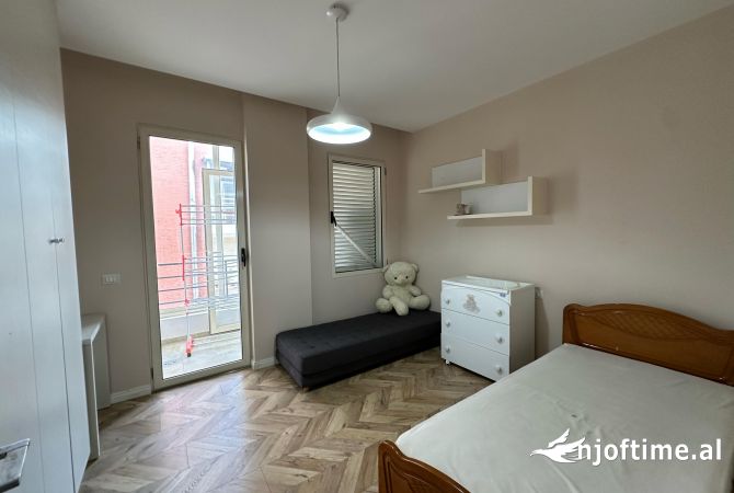 Shtepi me qera Apartament ne Tirane, 2+1, Mobilimi E mobiluar, Pagesa 700  Euro.