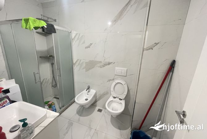 Shtepi ne shitje Apartament ne Tirane, 2+1, Mobilimi E mobiluar, Pagesa 140,000  Euro.