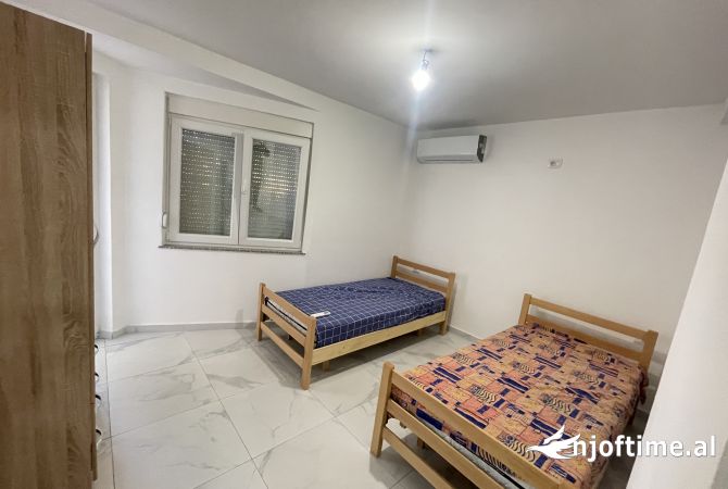 Shtepi ne shitje Apartament ne Tirane, 2+1, Mobilimi E mobiluar, Pagesa 140,000  Euro.