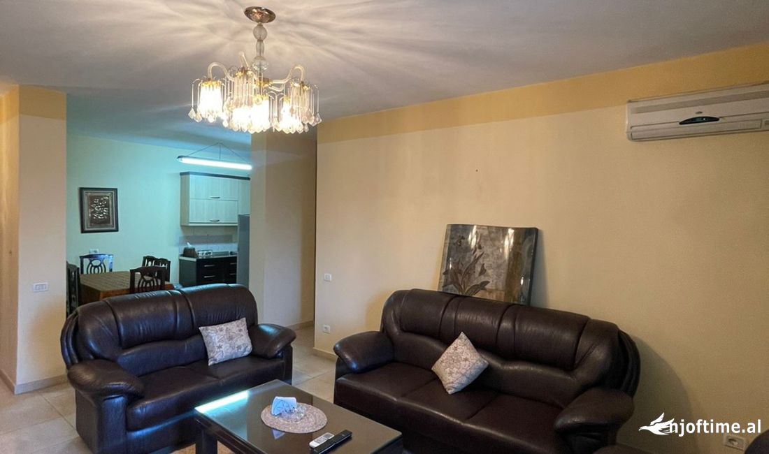 Shtepi ne shitje Apartament ne Tirane, 2+1, Mobilimi E mobiluar, Pagesa 107,000  Euro.