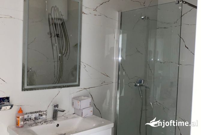 Shtepi ne shitje Apartament ne Tirane, 1+1, Mobilimi Bosh, pa mobiluar, Pagesa 210,000  Euro.