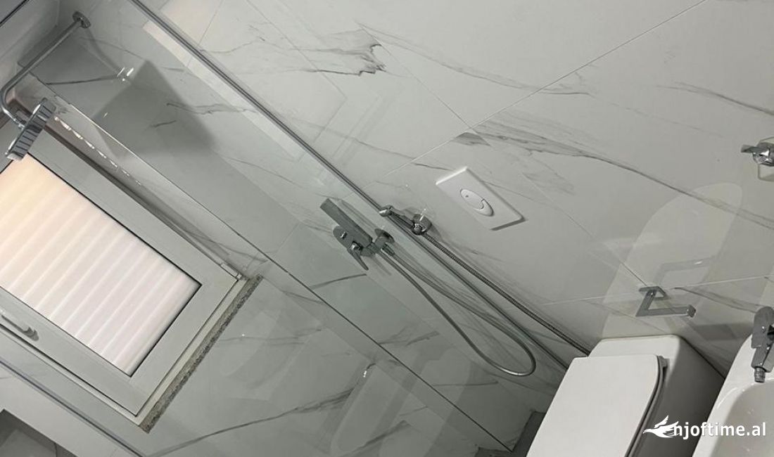 Shtepi ne shitje Apartament ne Tirane, 2+1, Mobilimi E mobiluar, Pagesa 165,000  Euro.