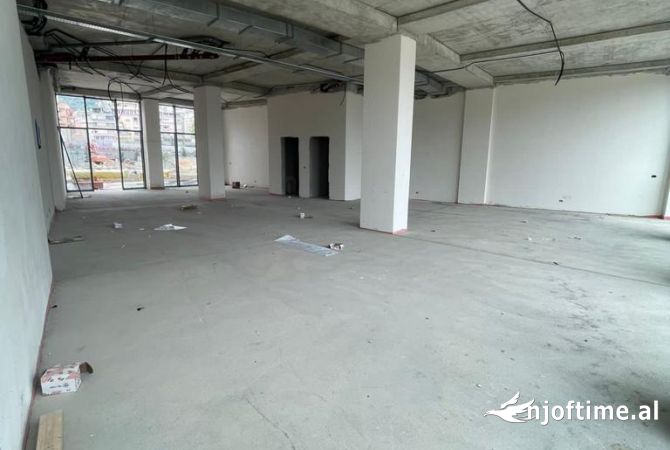 Ambient biznesi me qera 3+1 ne Tirane - 4,000 Euro