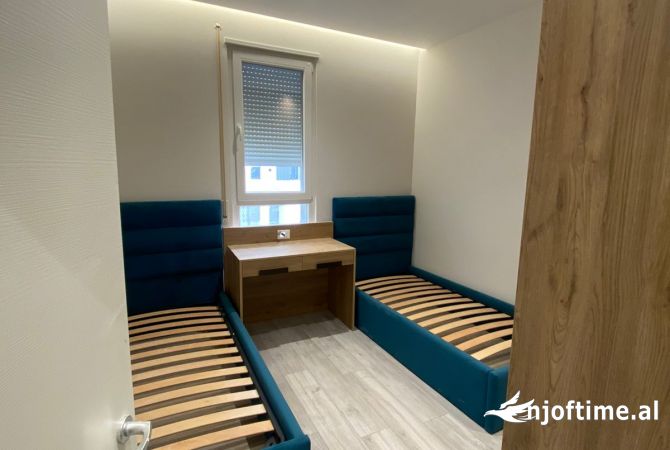 Shtepi ne shitje Apartament ne Tirane, 2+1, Mobilimi E mobiluar, Pagesa 122,000  Euro.