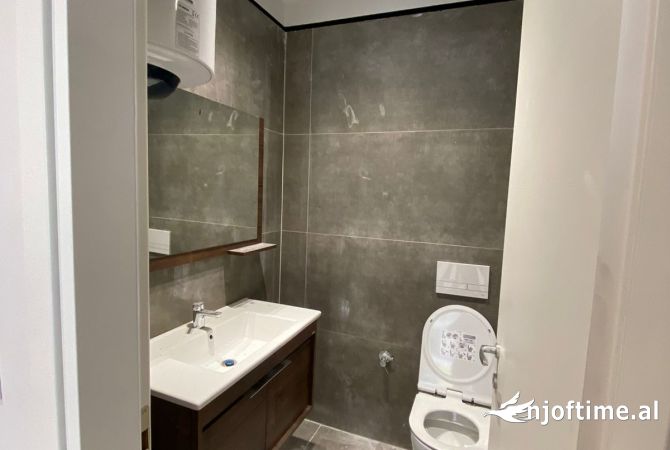 Shtepi ne shitje Apartament ne Tirane, 2+1, Mobilimi E mobiluar, Pagesa 122,000  Euro.