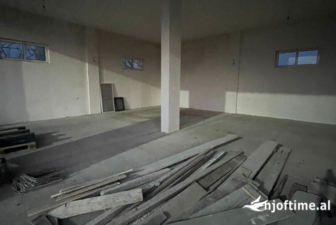 Ambient biznesi me qera 4+1 ne Tirane - 500 Euro