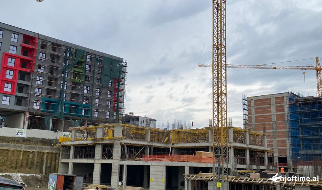 Shtepi ne shitje Apartament ne Tirane, 2+1, Mobilimi Bosh, pa mobiluar, Pagesa 85,000  Euro.