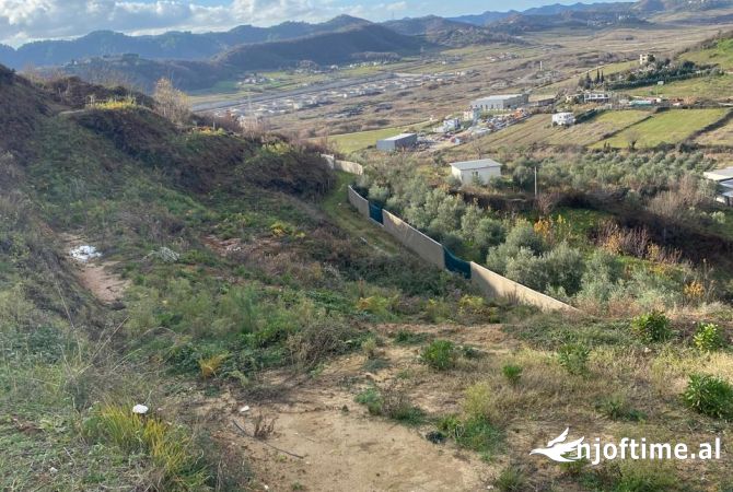 Truall ose Toke  ne Tirane - 300,000 Euro
