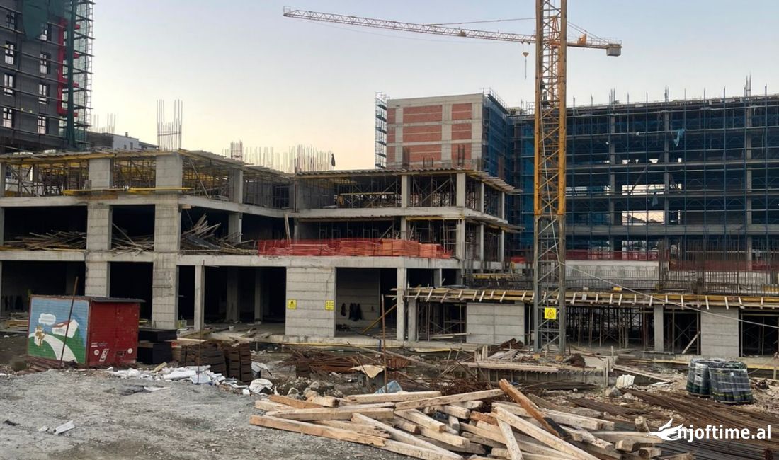 Shtepi ne shitje Apartament ne Tirane, 2+1, Mobilimi Bosh, pa mobiluar, Pagesa 87,000  Euro.