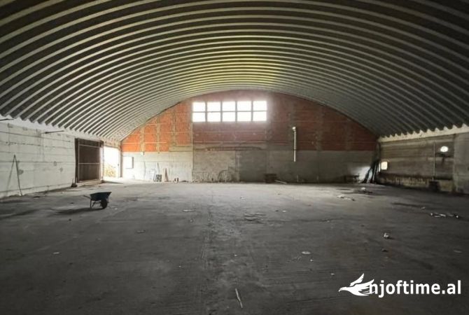 Ambient biznesi me qera 4+1 ne Tirane - 1,600 Euro