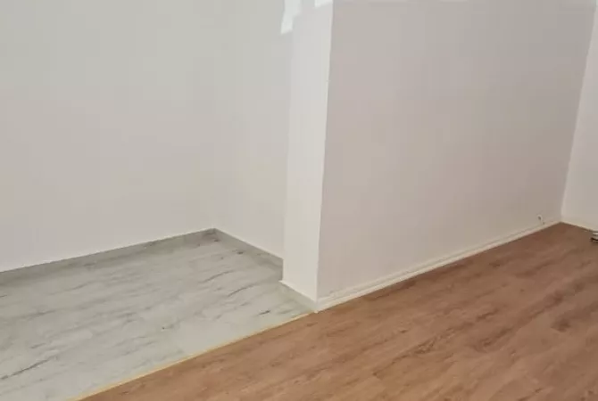 Ambiente Commerciale in Vendita 1+1 a Tirana - 60,000 Euro