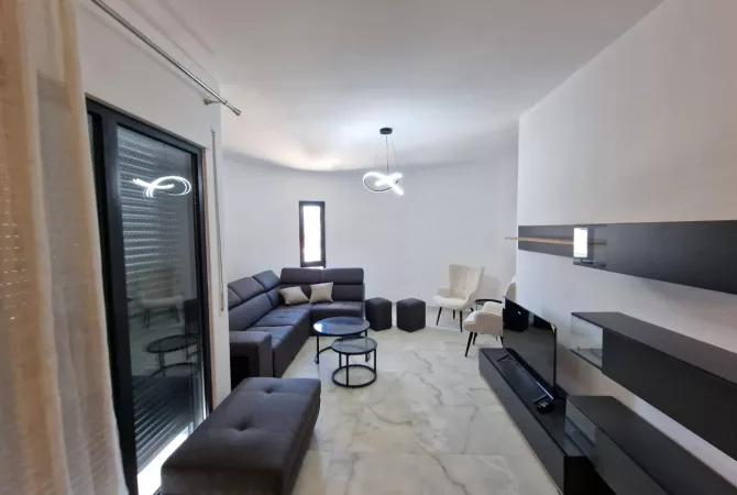 Shtepi me qera 2+1 ne Tirane - 600 Euro