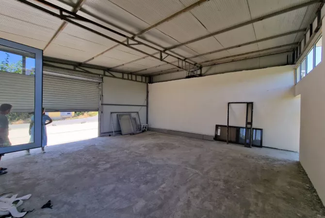 Ambjent biznesi me qera 4+1 ne Tirane - 400 Euro