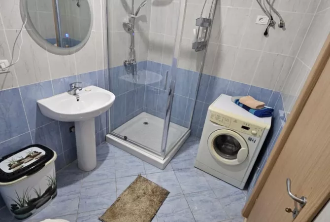 Shtepi me qera Apartament ne Tirane, 2+1, Mobilimi E mobiluar, Pagesa 350  Euro.