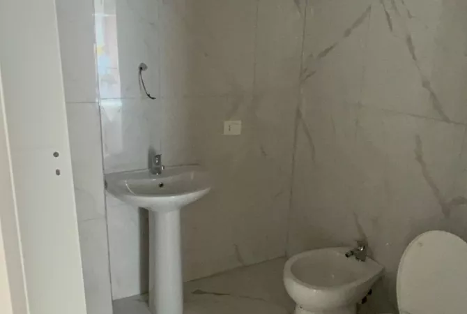 Apartment for rent in Tirana 2+1, Emty