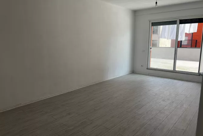 Shtepi ne shitje Apartament ne Tirane, 3+1, Mobilimi Bosh, pa mobiluar, Pagesa 160,000  Euro.