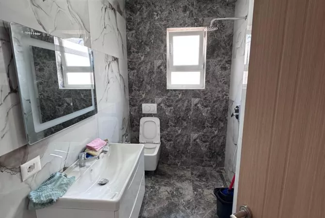 Shtepi ne shitje Apartament ne Tirane, 2+1, Mobilimi E mobiluar, Pagesa 147,000  Euro.