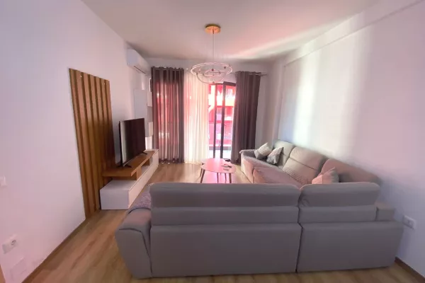 Shtepi me qera 2+1 ne Tirane - 700 Euro